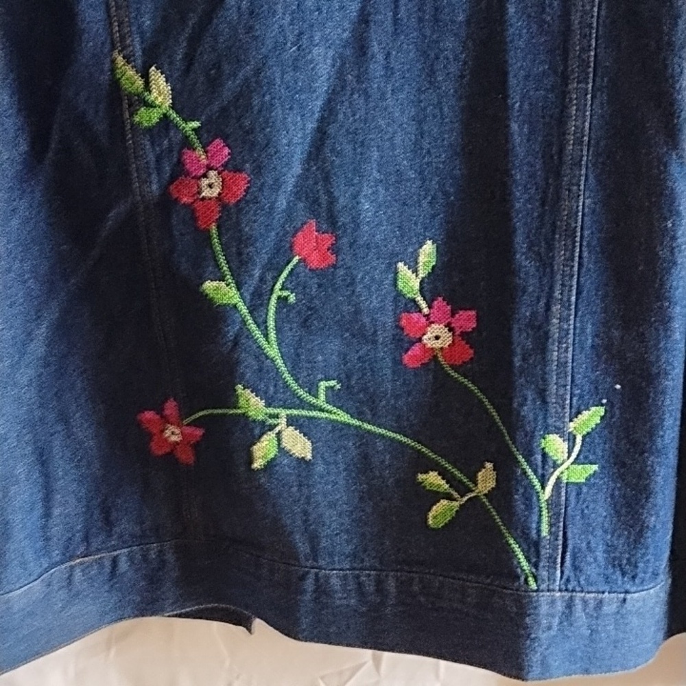 Coldwater Creek denim jacket with floral stitching. Size L - Picture 6 of 7